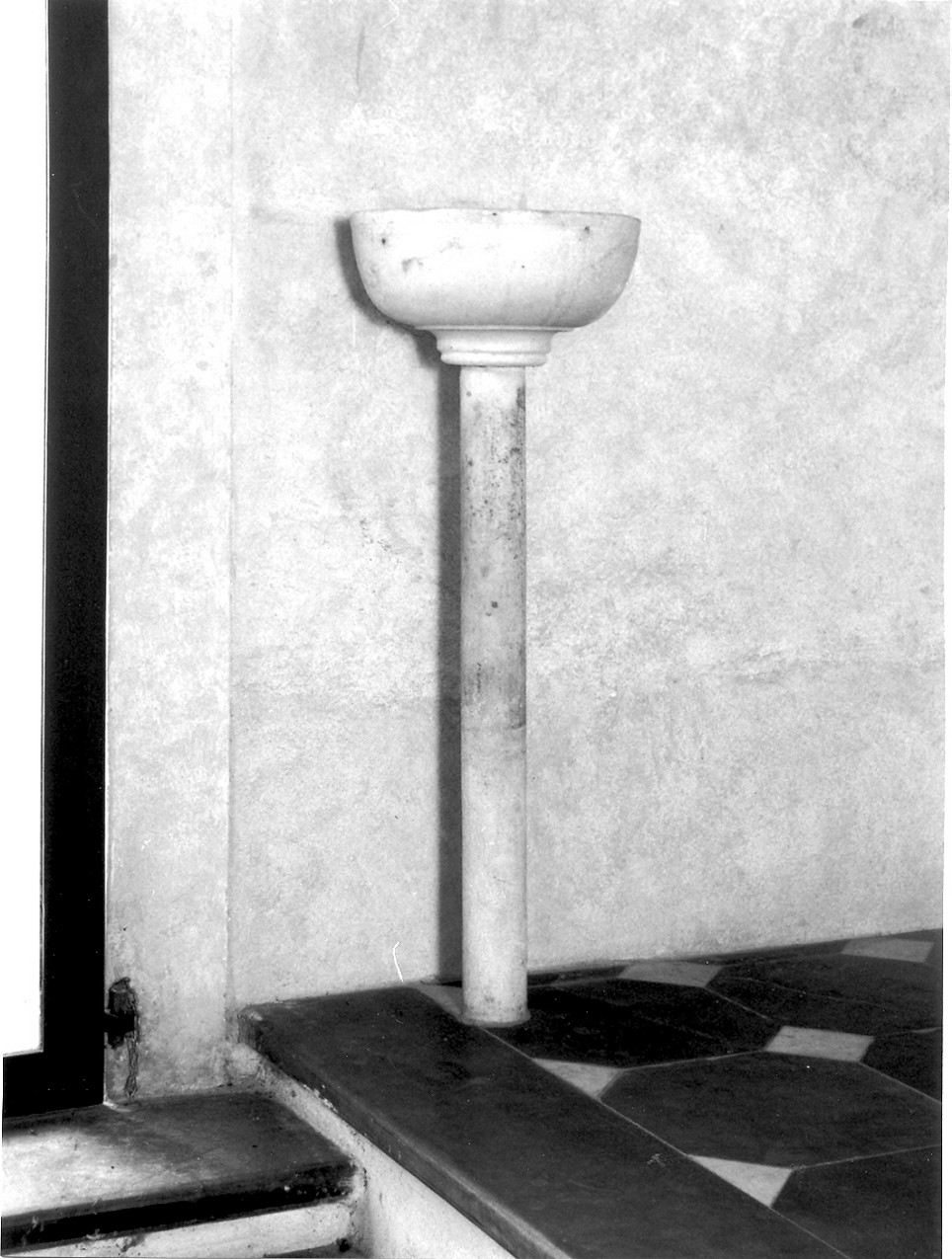 acquasantiera - a fusto, opera isolata - bottega ligure (fine/inizio secc. XVI/ XVII)