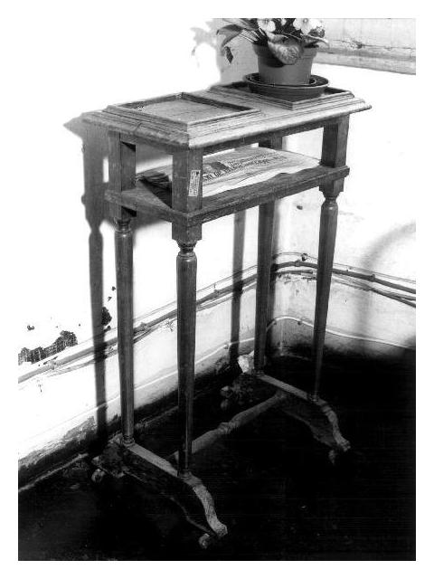 tavolino, opera isolata - bottega ligure (prima metà sec. XX)