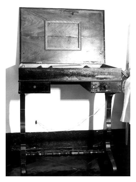 tavolino da toeletta, opera isolata - bottega ligure (secondo quarto sec. XIX)