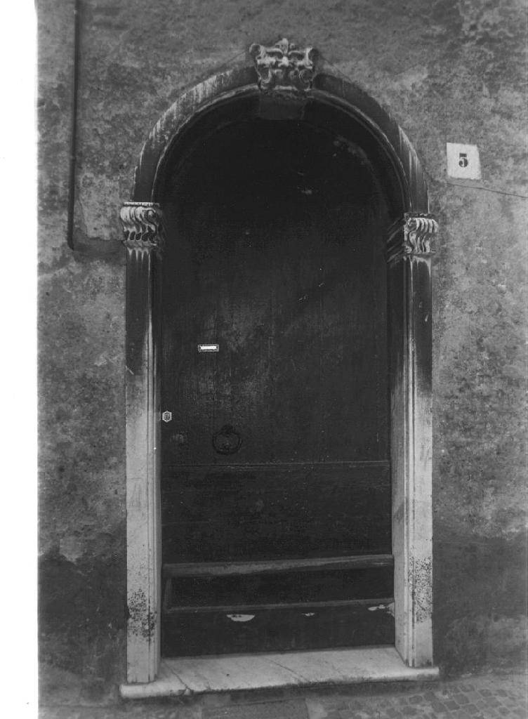 mascherone (portale, opera isolata) - bottega ligure (ultimo quarto sec. XVII)