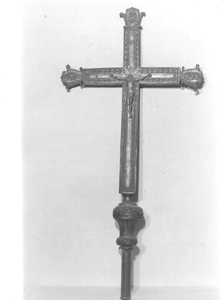 Cristo crocifisso/ Madonna con Bambino (croce processionale, opera isolata) - PRODUZIONE LIGURE (secc. XVIII/ XIX)