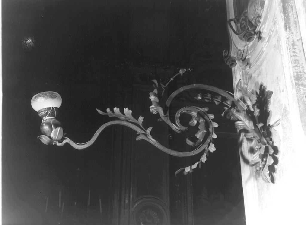 lampada - a muro, coppia di Pareto Raffaele, Pandiani Agostino (seconda metà sec. XIX)