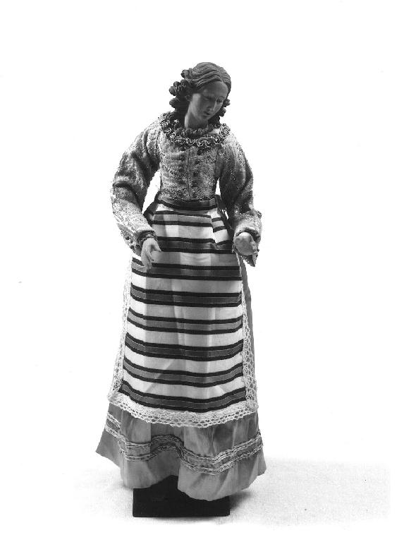 FIGURA FEMMINILE (statuetta di presepio, opera isolata) - produzione napoletana (seconda metà sec. XIX)