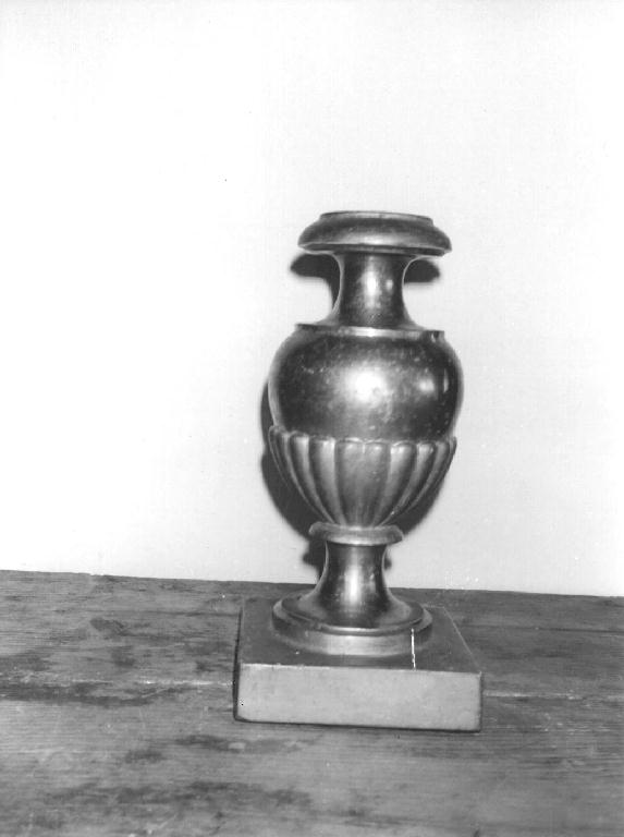 vaso da fiori, coppia - bottega ligure (seconda metà sec. XIX)