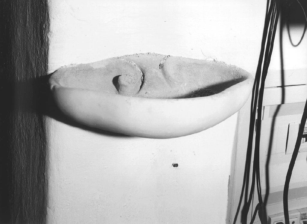 acquasantiera da parete, opera isolata - bottega ligure (sec. XVIII)
