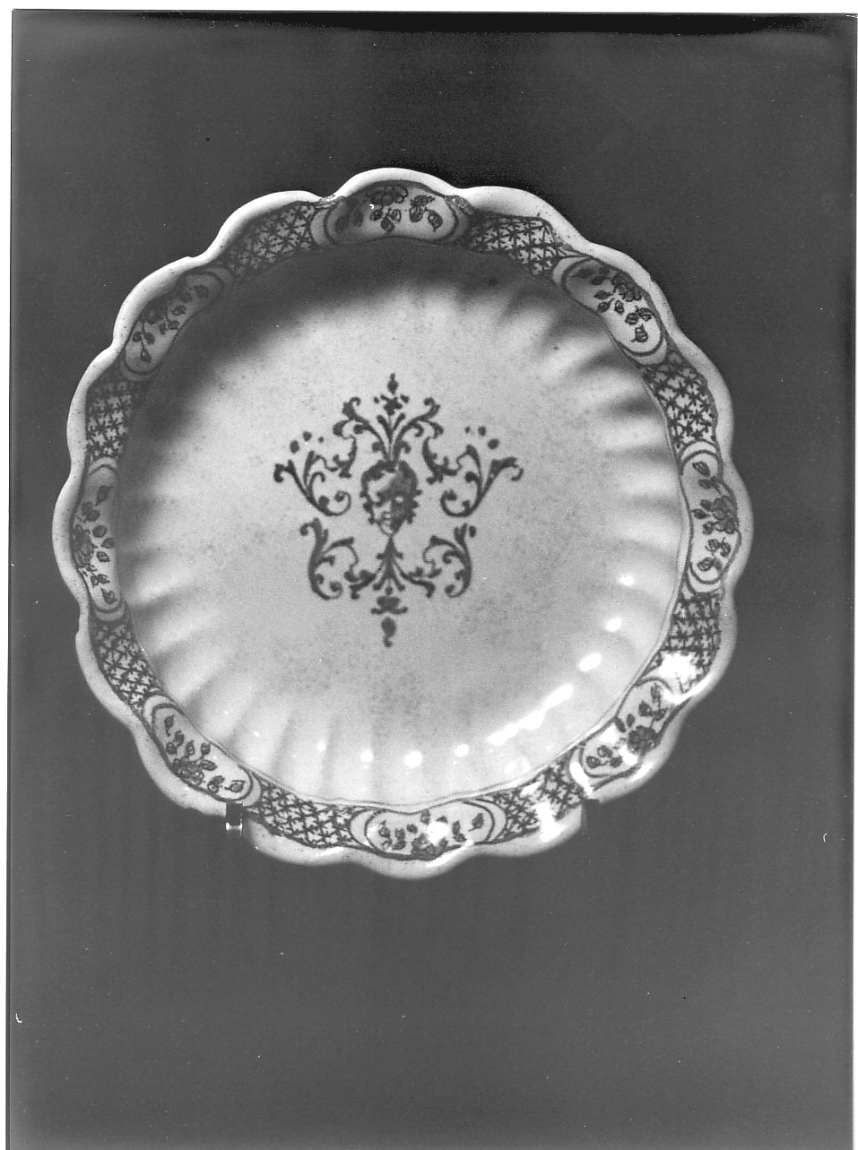 piatto, opera isolata - manifattura lombarda (seconda metà sec. XVIII)