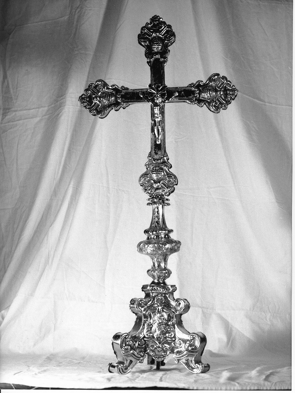 Cristo crocifisso (croce d'altare, opera isolata) - PRODUZIONE GENOVESE (metà sec. XVIII)