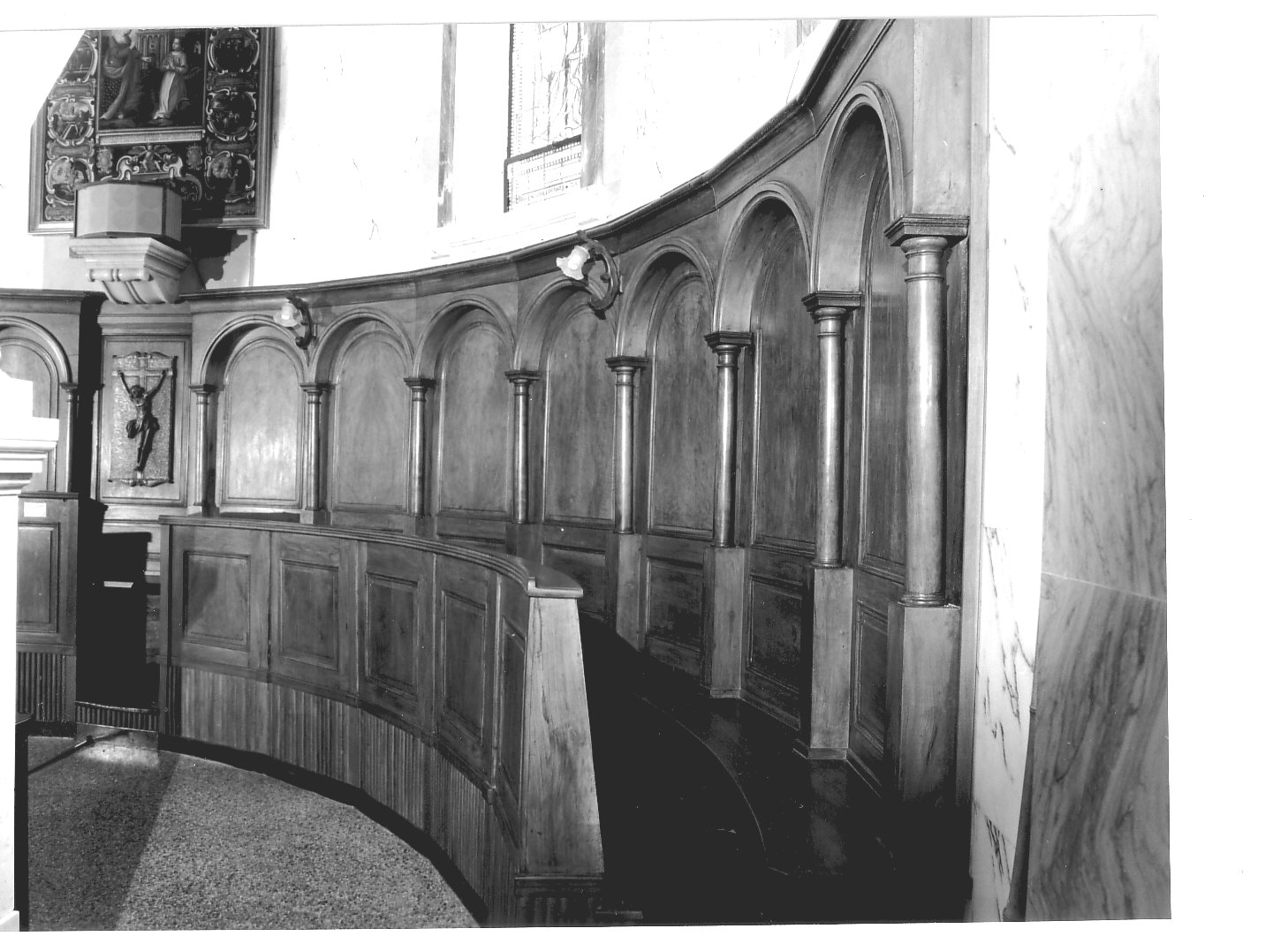 stalli del coro, insieme di Fugazzi Ernesto (attribuito) (secondo quarto sec. XX)