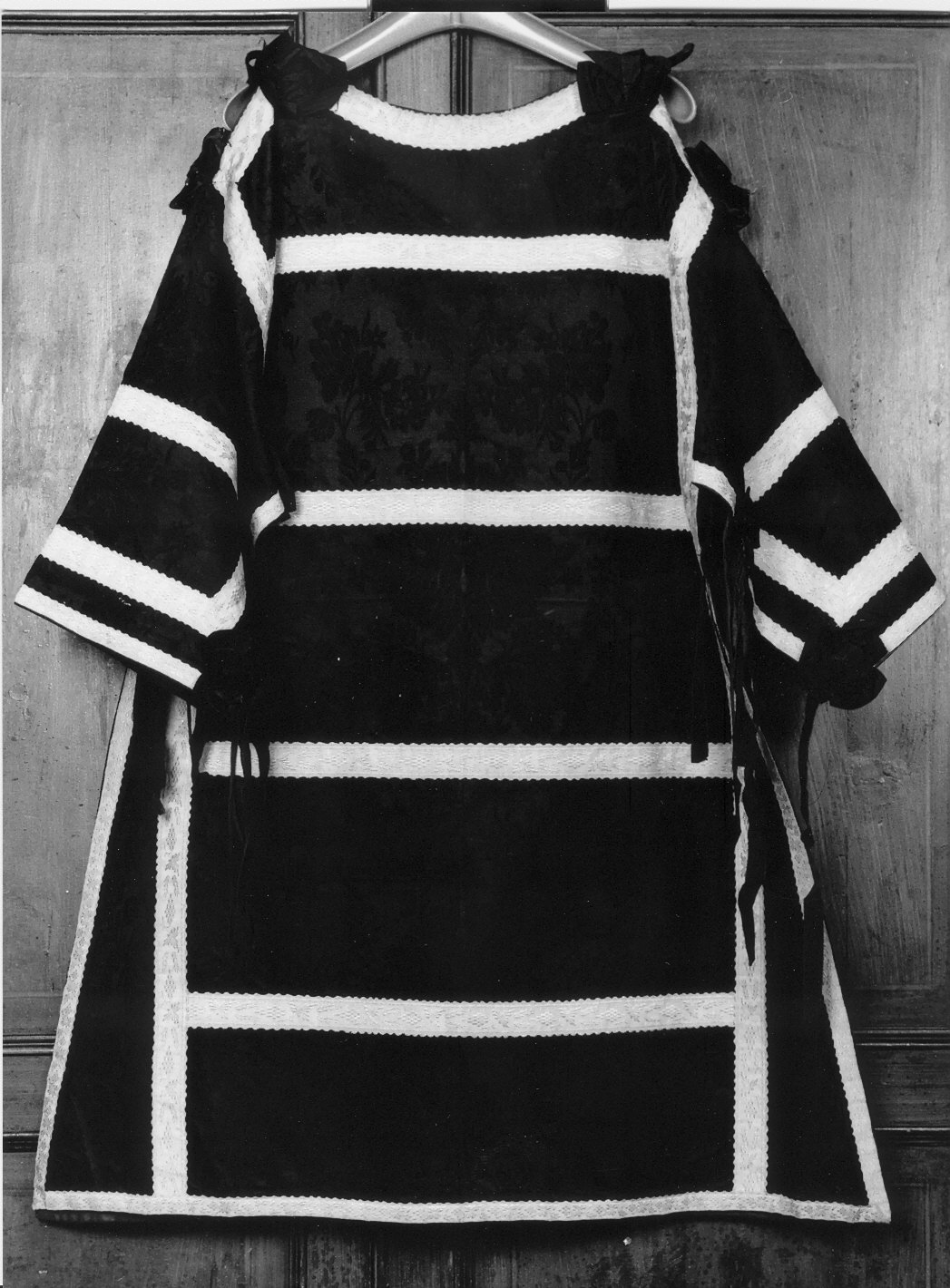 dalmatica, opera isolata - manifattura ligure (prima metà sec. XIX)