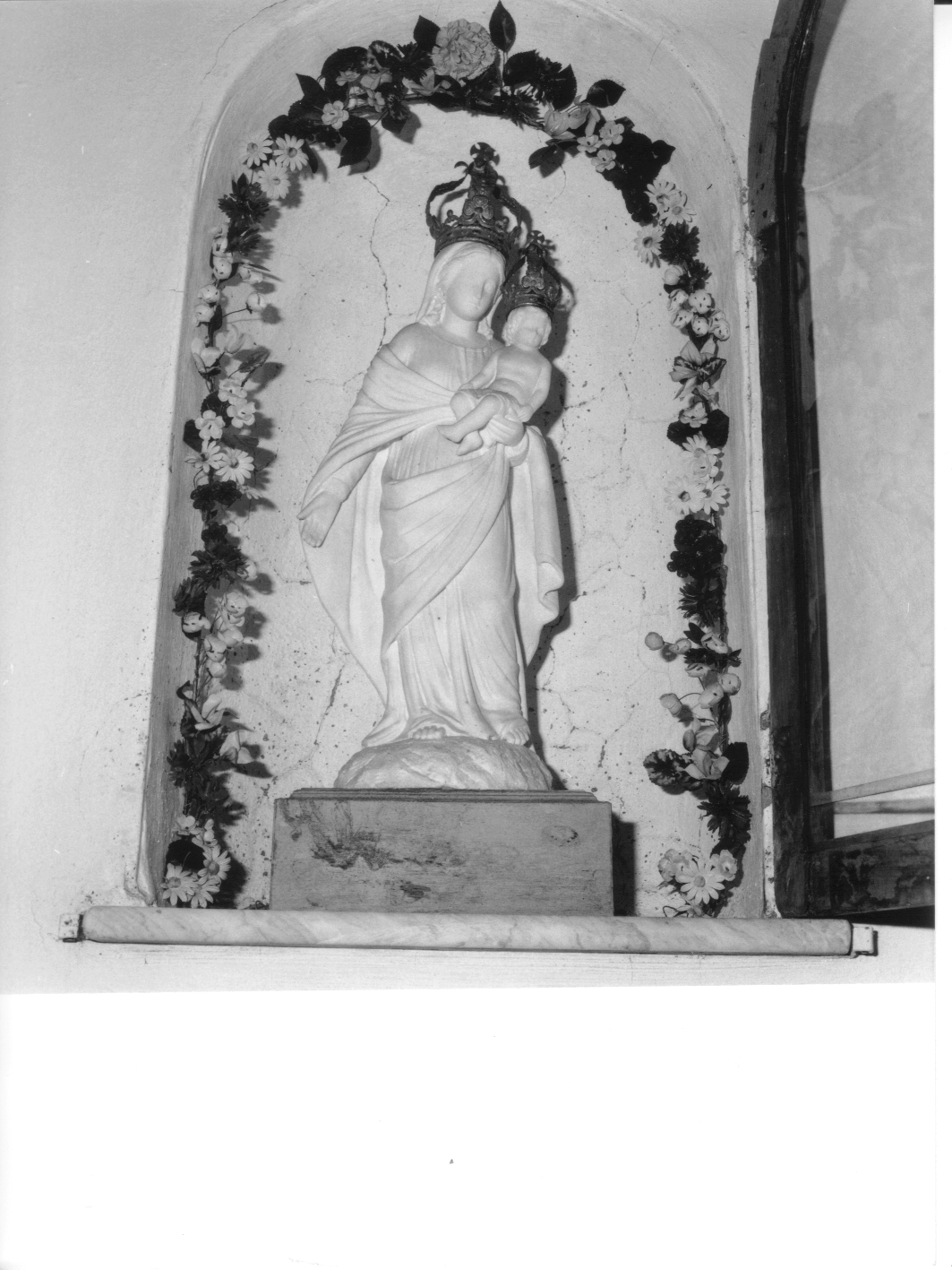 Madonna con Bambino (statua, opera isolata) - bottega genovese (primo quarto sec. XX)