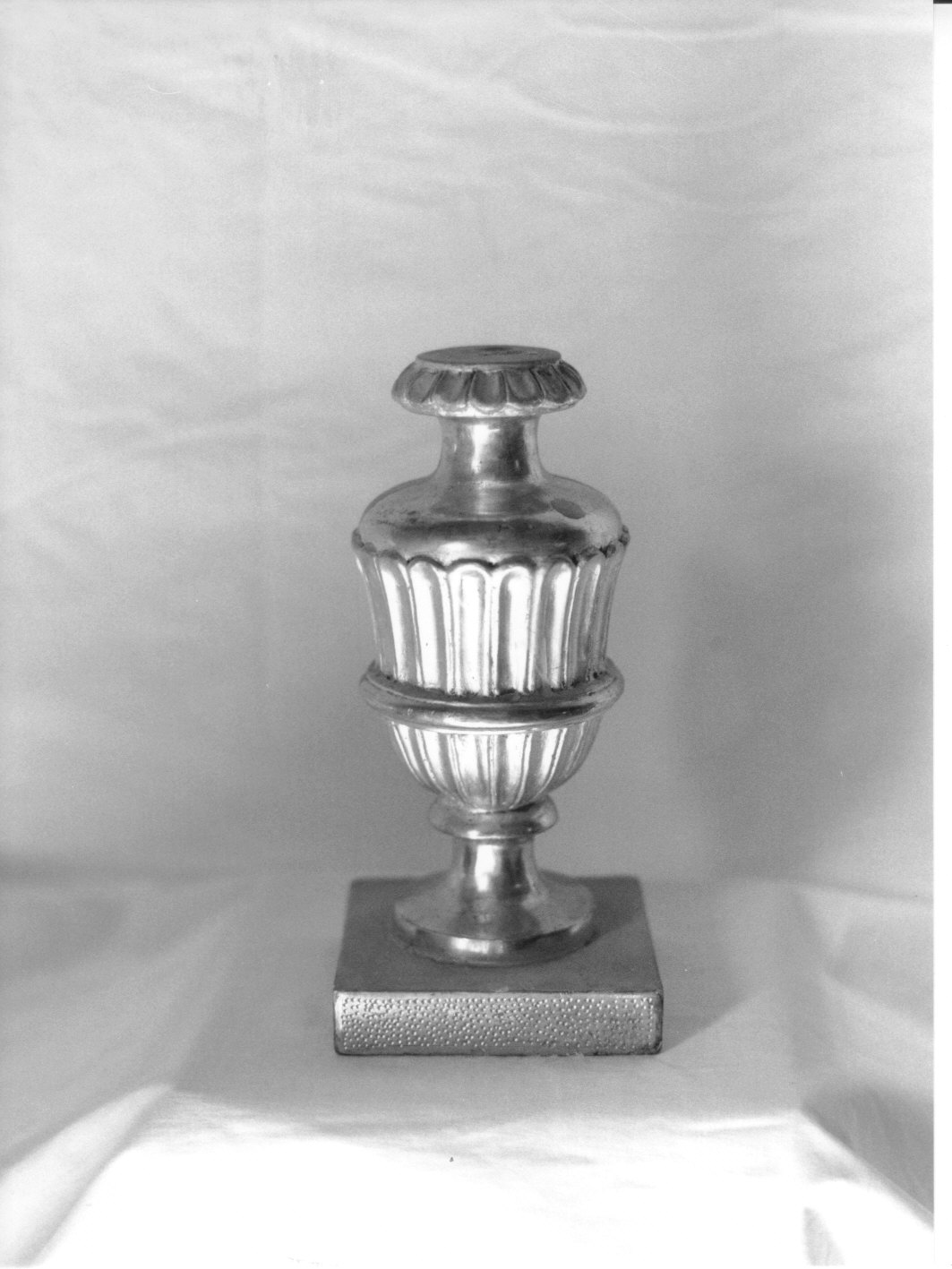 vaso d'altare per composizione floreale, serie - bottega genovese (fine/inizio secc. XIX/ XX)