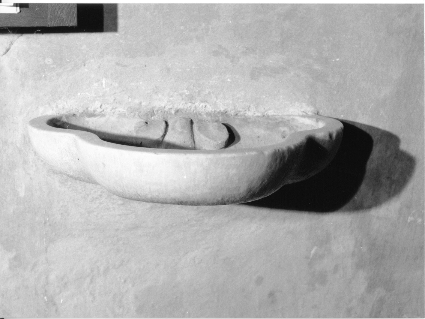 acquasantiera da parete, opera isolata - bottega genovese (sec. XVIII)