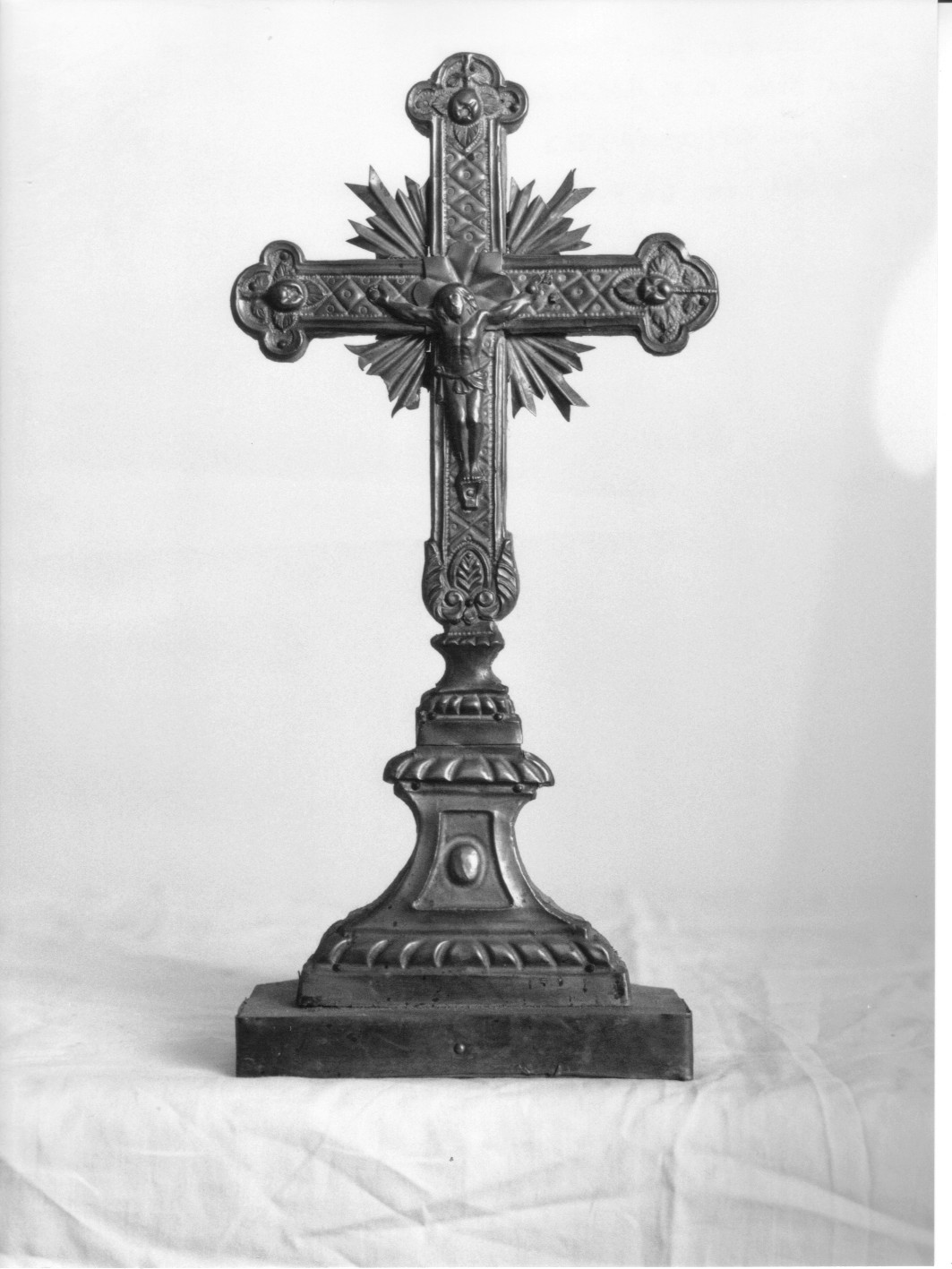 Cristo crocifisso (croce d'altare, opera isolata) - bottega ligure (seconda metà sec. XIX)