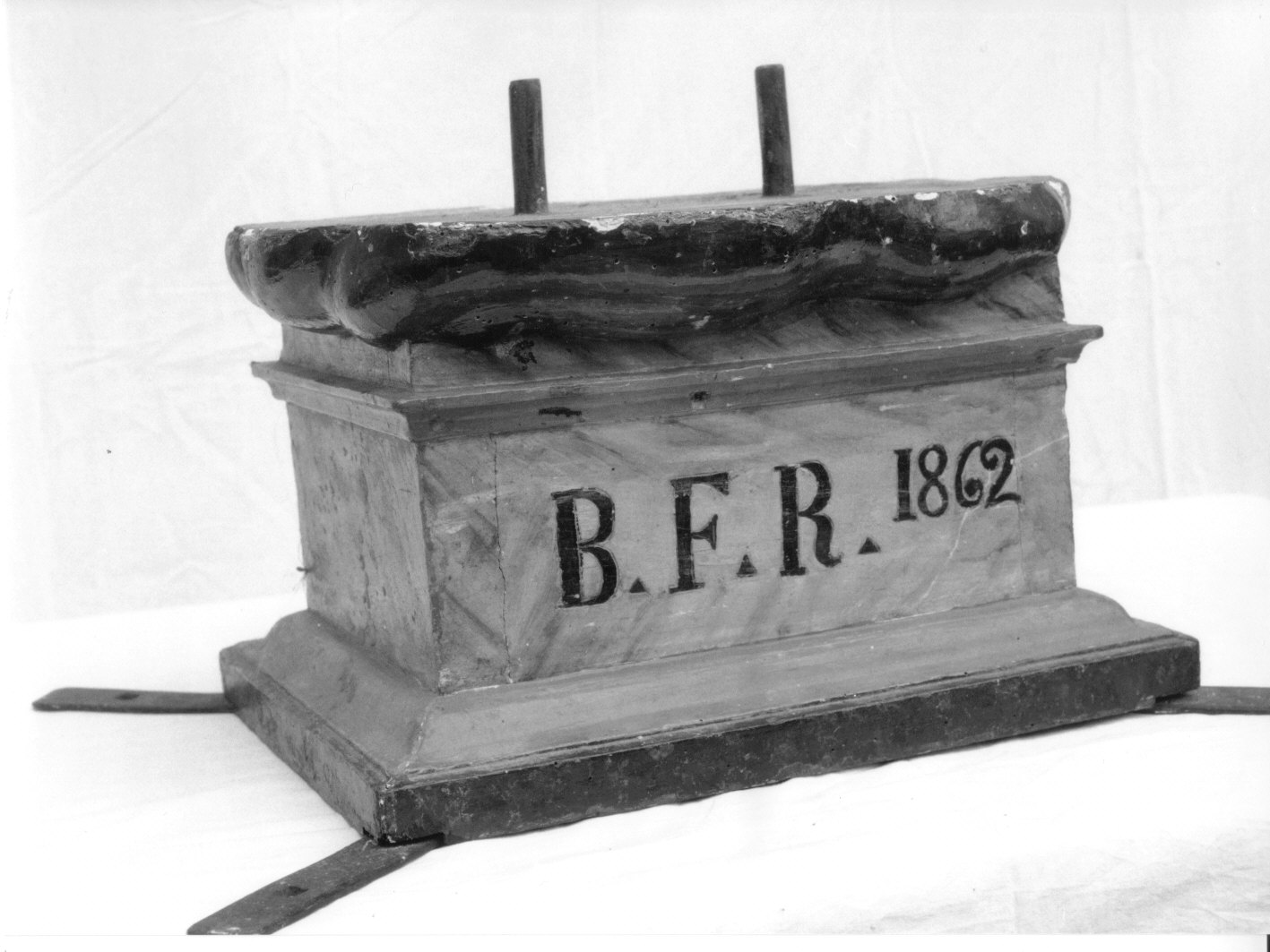 base di scultura, opera isolata - bottega genovese (sec. XIX)