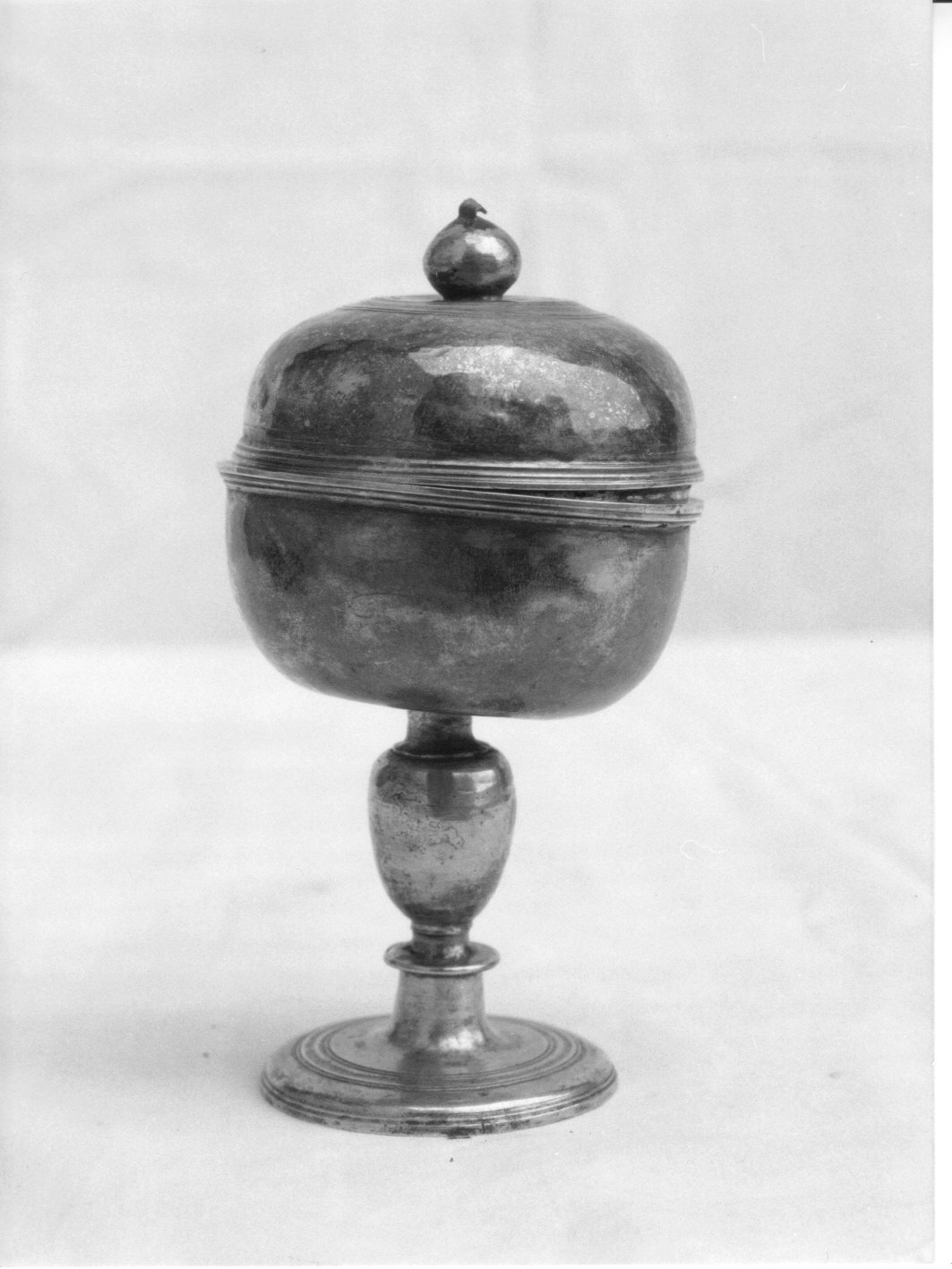 pisside da viatico, opera isolata - bottega genovese (sec. XVIII)