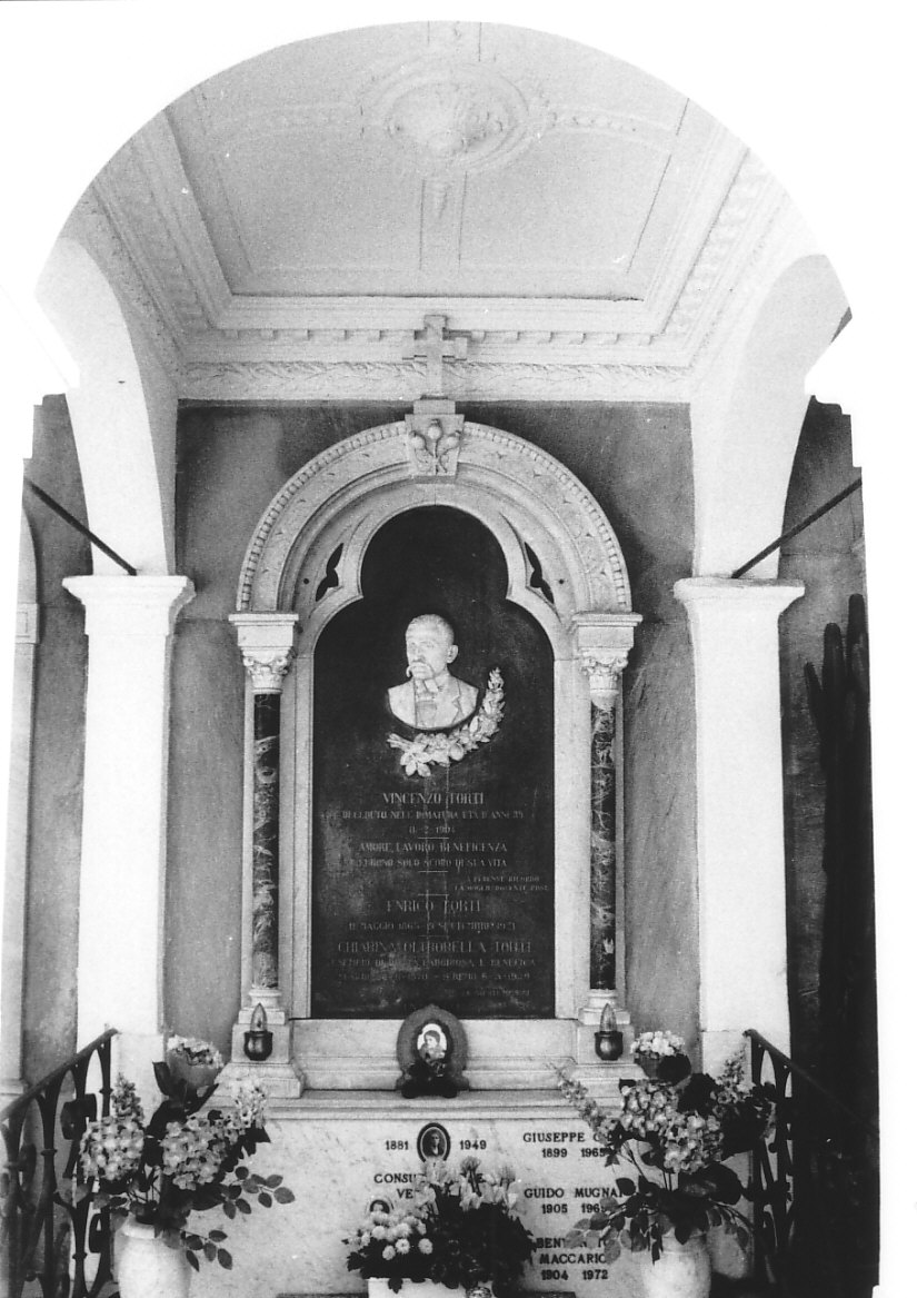 ritratto d'uomo (edicola, opera isolata) di Ghersi Filippo (secondo quarto sec. XX)