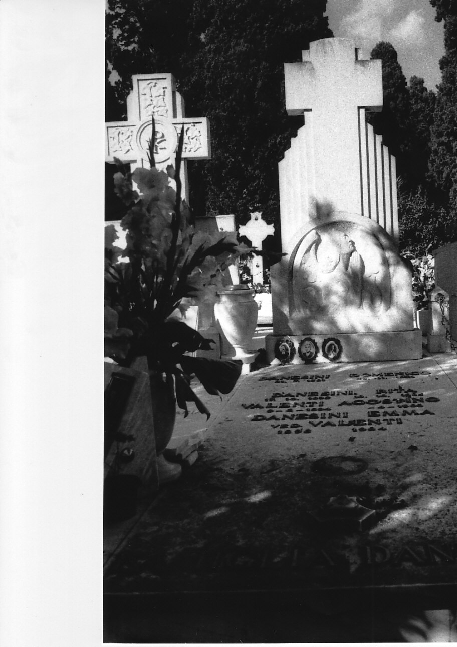 croce cimiteriale, opera isolata - bottega ligure (secondo quarto sec. XX)