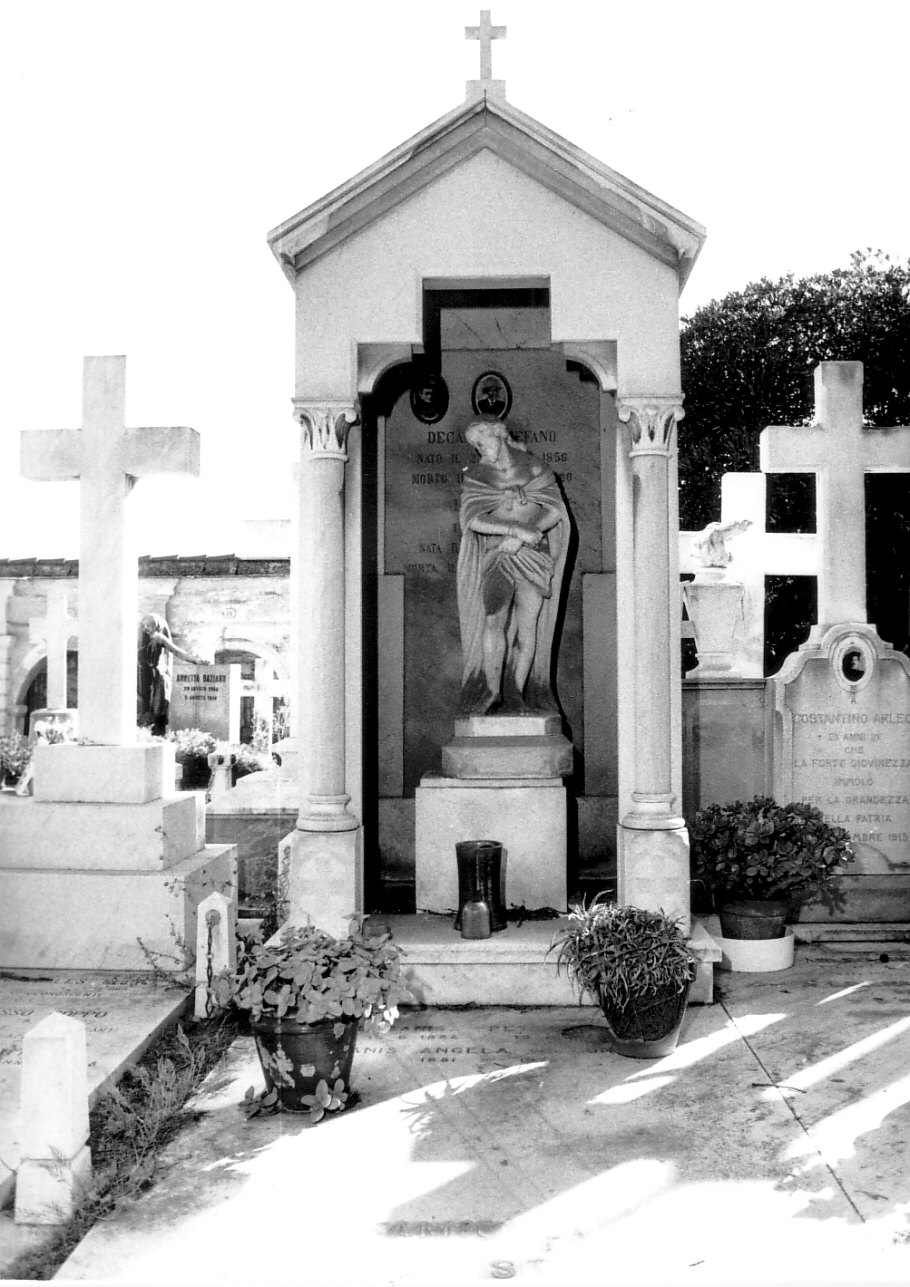 figura femminile con rose (statua, opera isolata) - bottega italiana (inizio sec. XX)