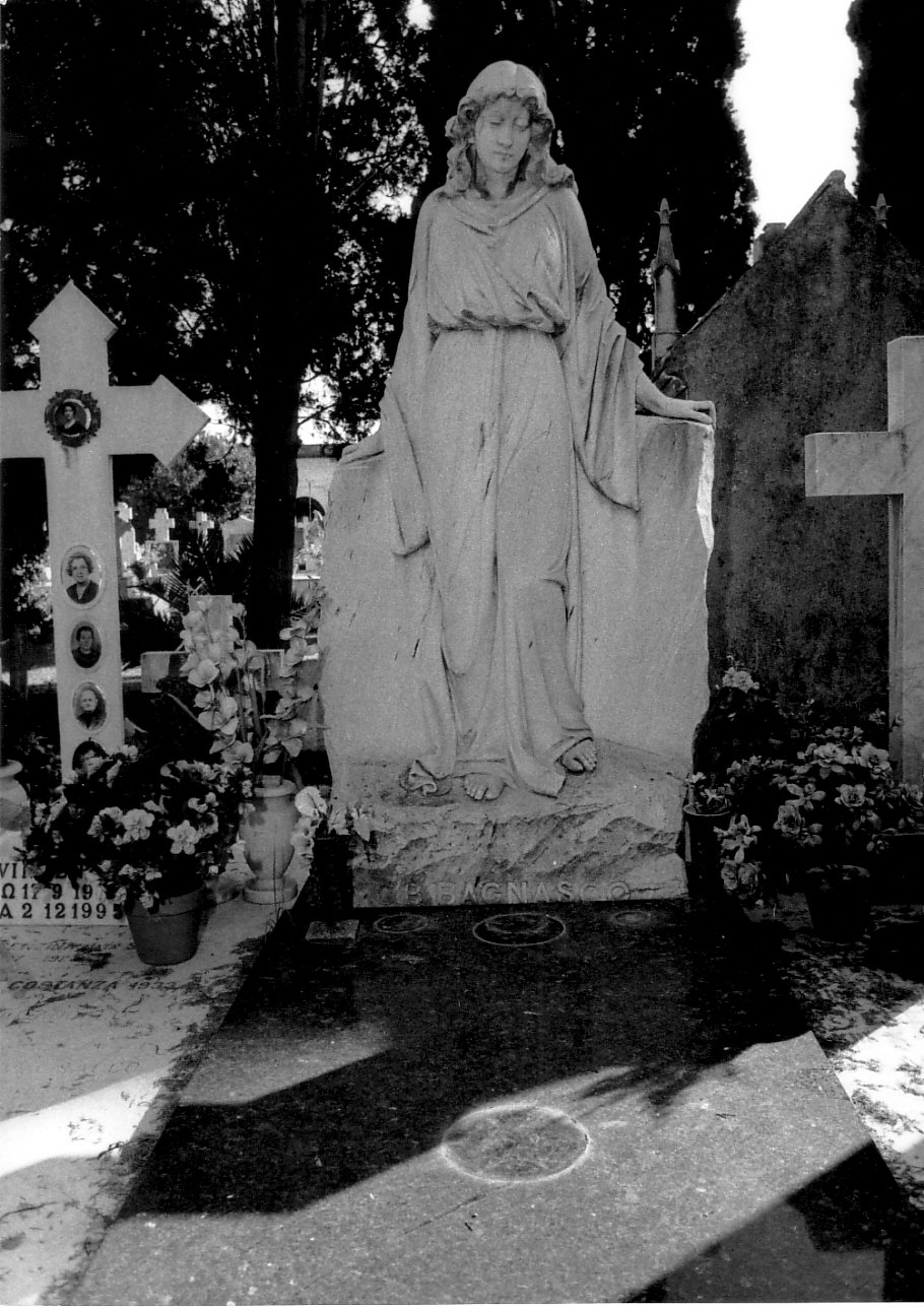 figura femminile (statua, opera isolata) - bottega ligure (secondo quarto sec. XX)