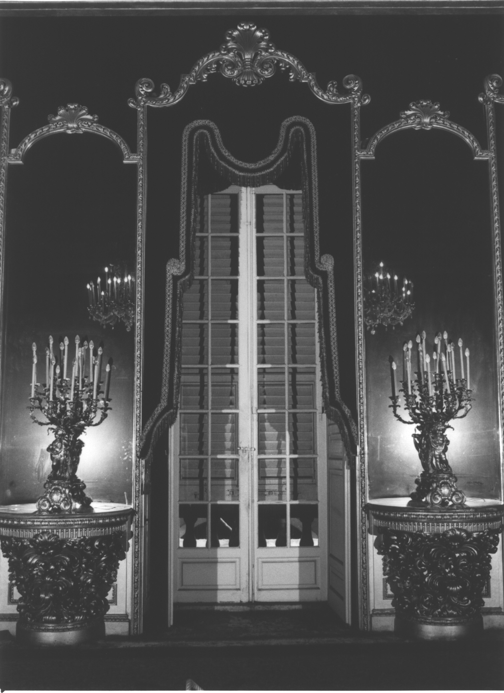 motivi decorativi a volute/ motivi decorativi a foglie d'acanto (mantovana, coppia) - bottega italiana (secondo quarto sec. XIX)