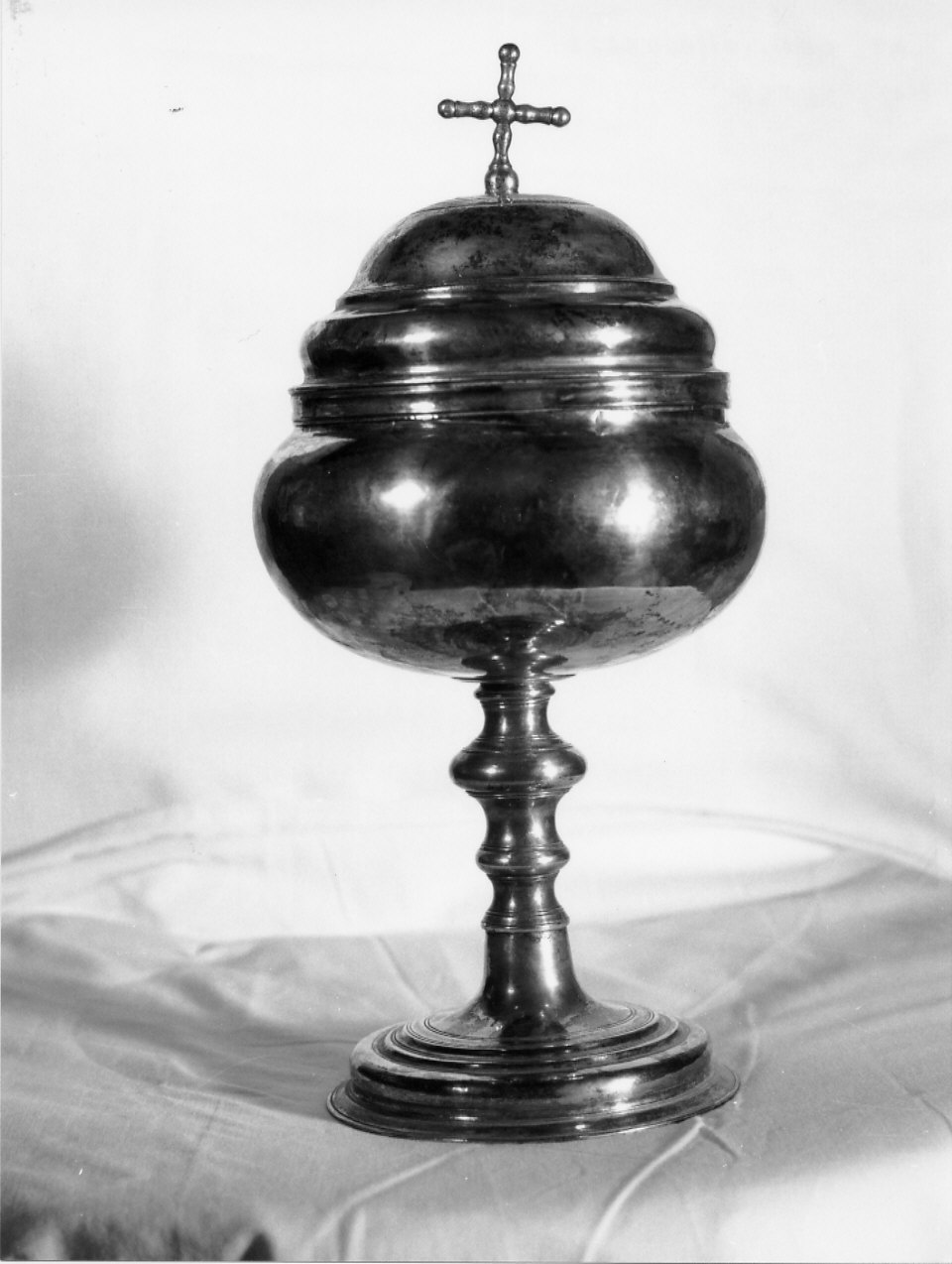 pisside, opera isolata - manifattura genovese (sec. XVIII)