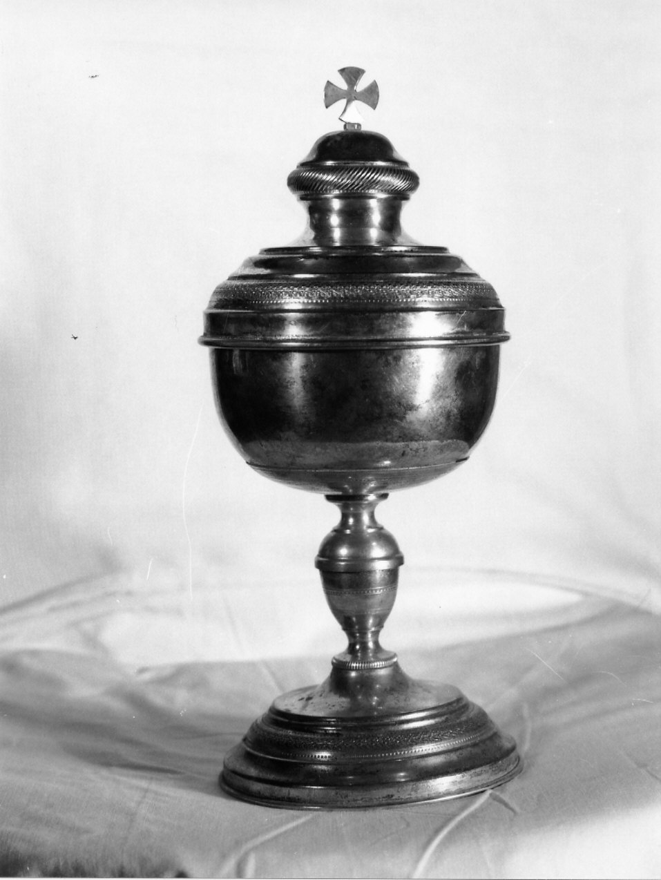 pisside, opera isolata - manifattura genovese (sec. XIX)