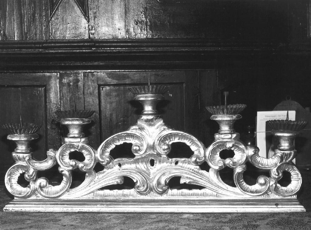 candelabro a serpentina, coppia - bottega ligure (terzo quarto sec. XVIII)