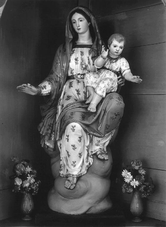 Madonna con Bambino (scultura, opera isolata) di Olivari Paolo (seconda metà sec. XIX)
