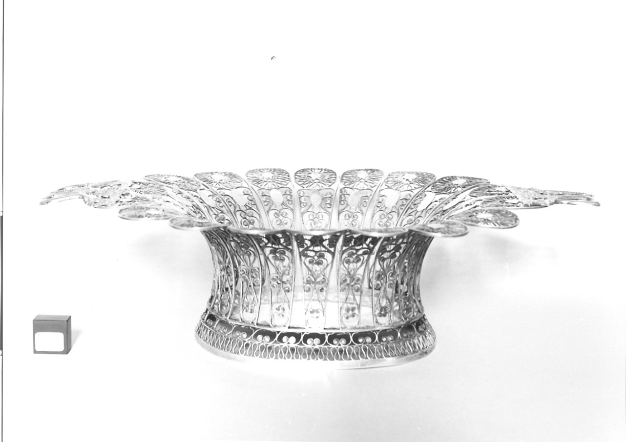 centrotavola, opera isolata - bottega Europa occidentale (sec. XIX)