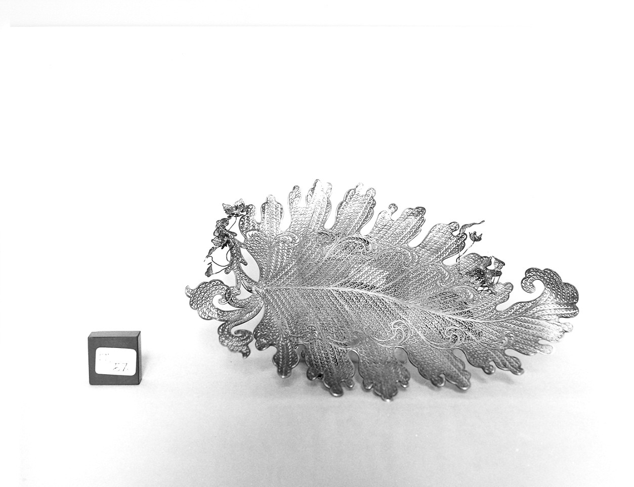 vassoio, opera isolata - bottega ligure (fine sec. XIX)