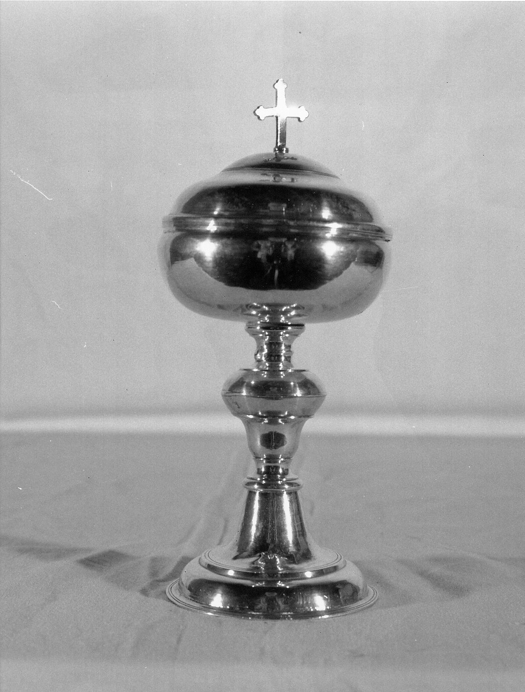 pisside, opera isolata - bottega genovese (sec. XVIII)