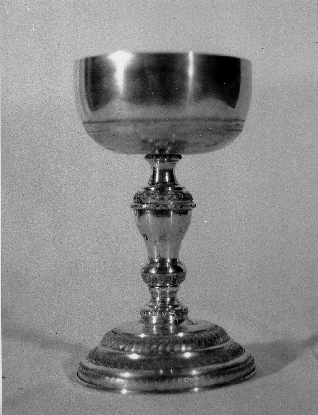 pisside, opera isolata - bottega Italia settentrionale (fine/inizio secc. XIX/ XX)