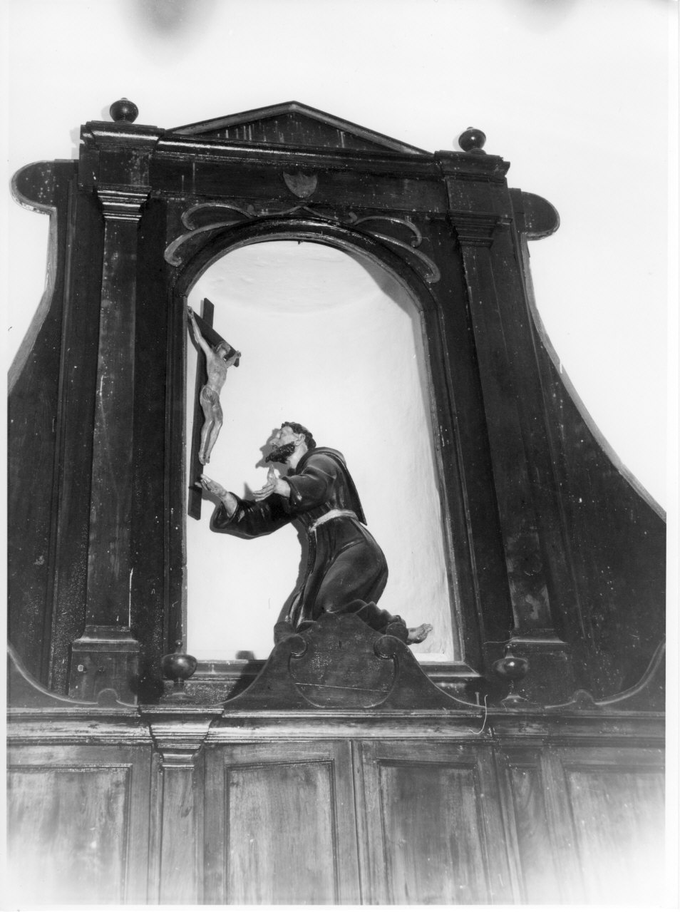 San Francesco d'Assisi in preghiera davanti alla croce (gruppo scultoreo, opera isolata) - bottega italiana (sec. XVIII)