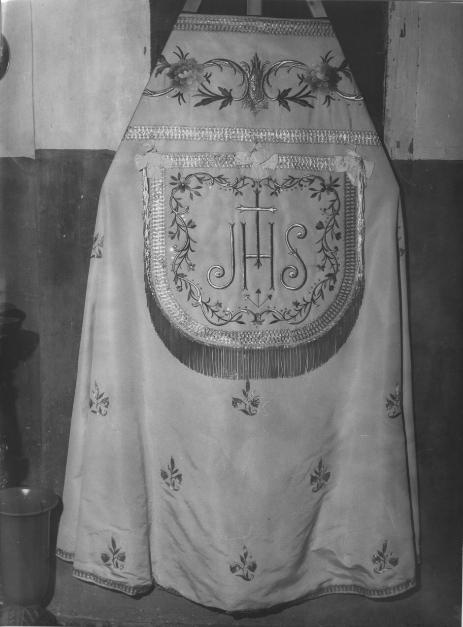 motivi decorativi vegetali/ monogramma cristologico (piviale, opera isolata) - manifattura italiana (sec. XIX)