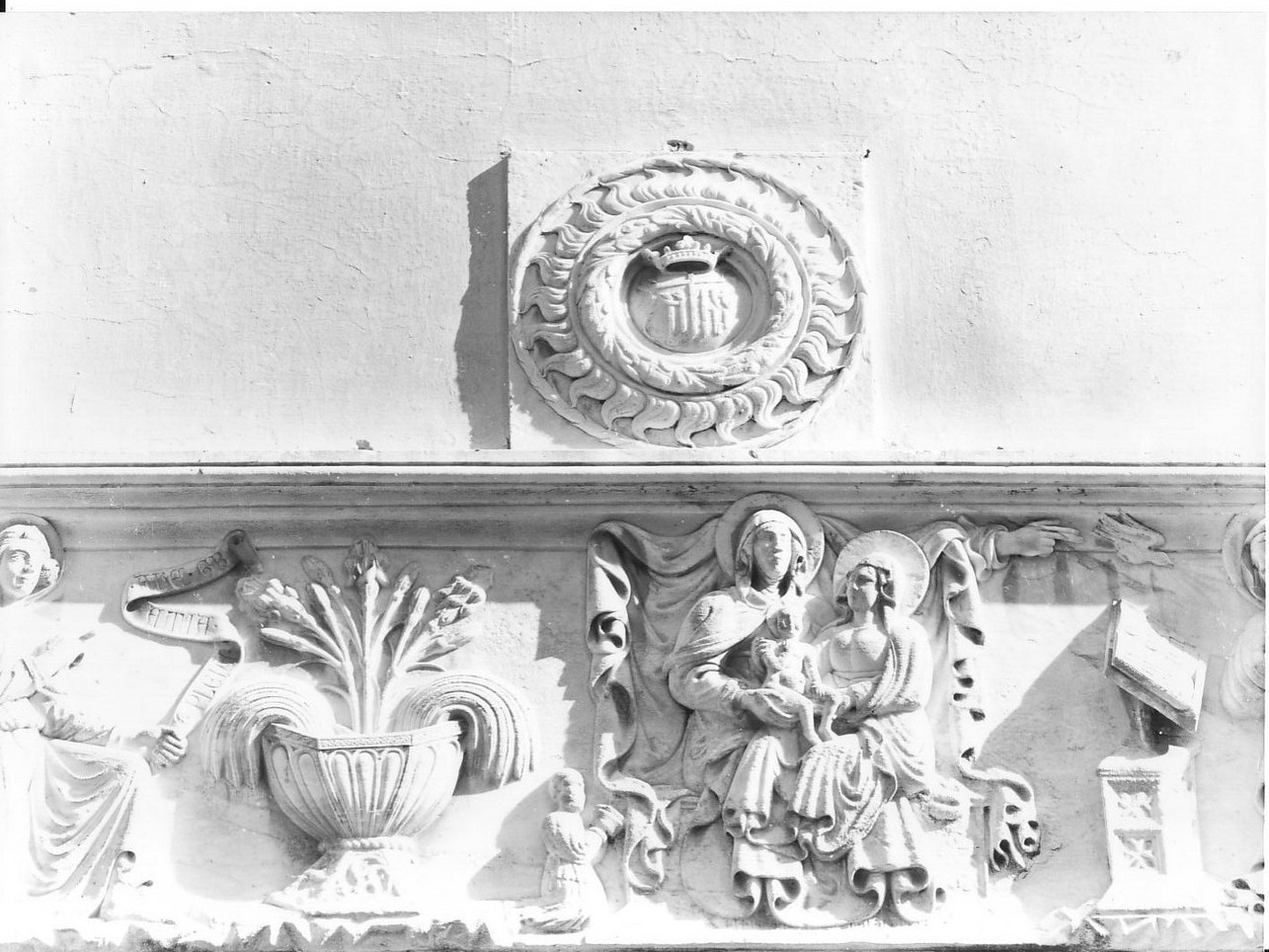 croce coronata (rilievo, opera isolata) - bottega ligure (sec. XV)