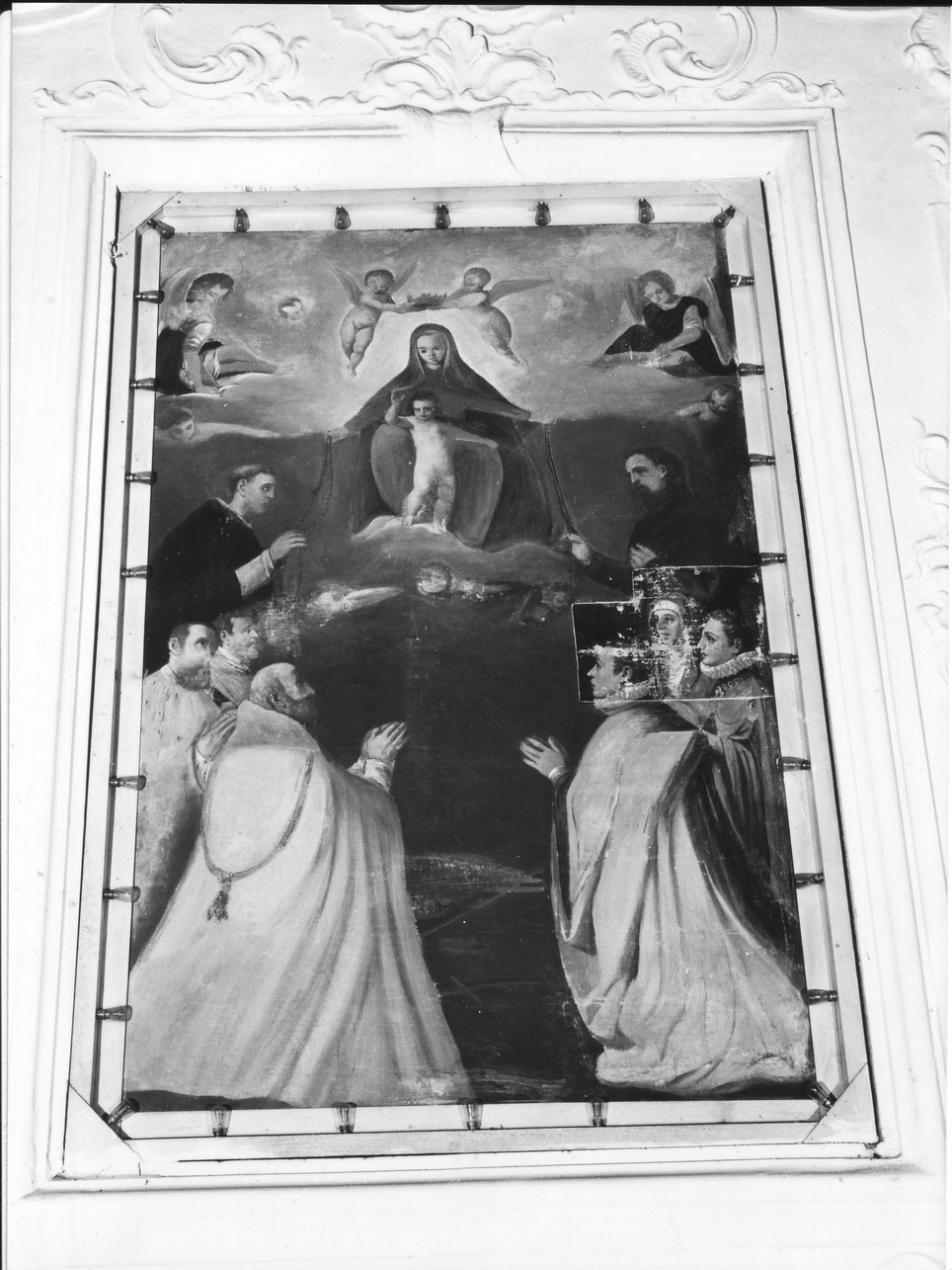 Madonna del rosario con Santi e devoti (dipinto, opera isolata) di Castello Bernardo (attribuito) (fine sec. XVI)