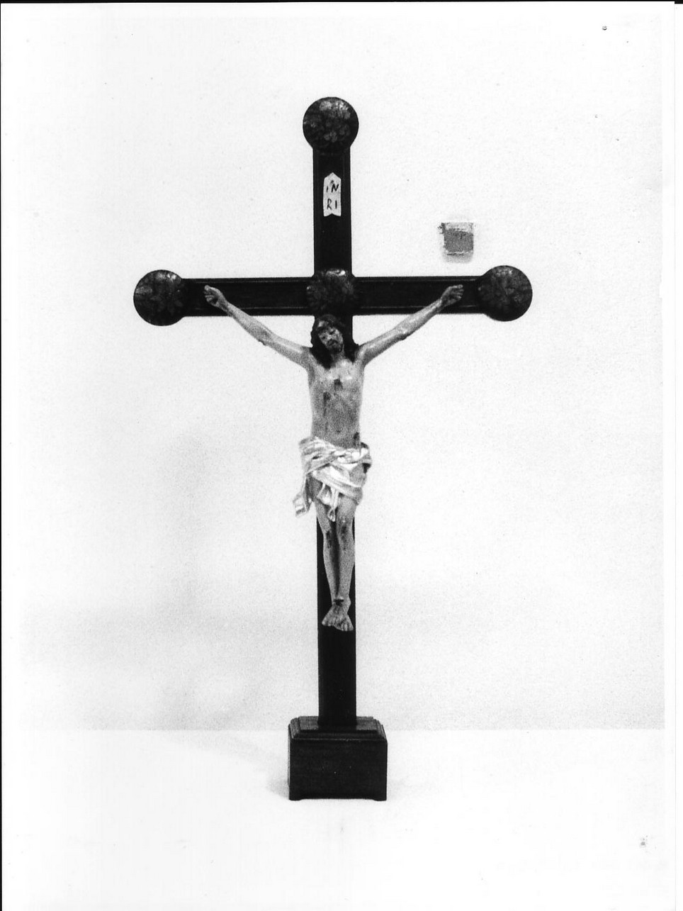 Cristo crocifisso (croce d'altare, opera isolata) - bottega ligure (seconda metà sec. XVII)