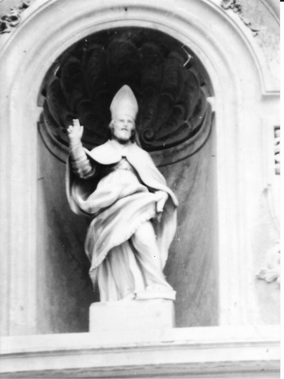 San Nicola di Bari (statua, opera isolata) di Bertolotto Nicolò (sec. XIX)