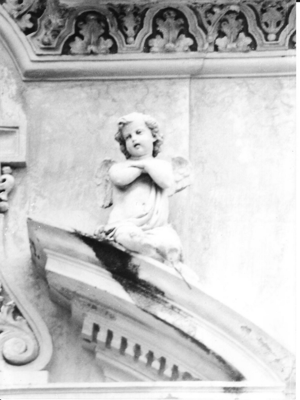 angelo in adorazione (statua, coppia) di Bertolotto Nicolò (sec. XIX)
