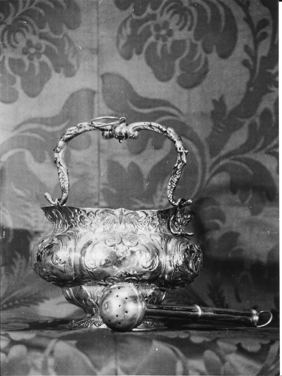 motivi decorativi vegetali (secchiello per l'acqua benedetta, opera isolata) di Porrata Giacomo Maria (inizio sec. XVIII)