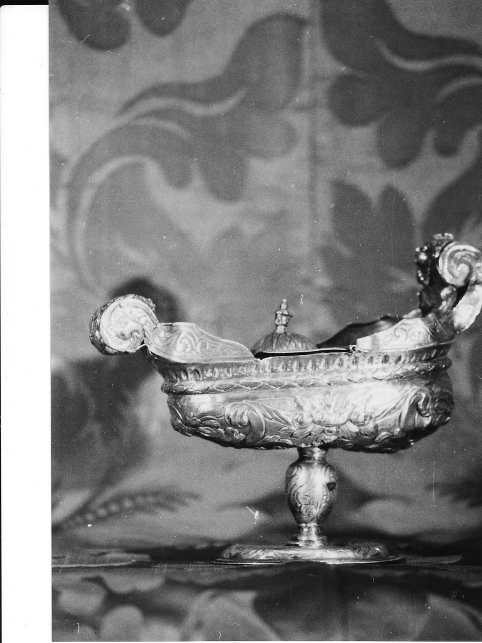 motivi decorativi vegetali (navicella portaincenso, opera isolata) di Porrata Giacomo Maria (inizio sec. XVIII)