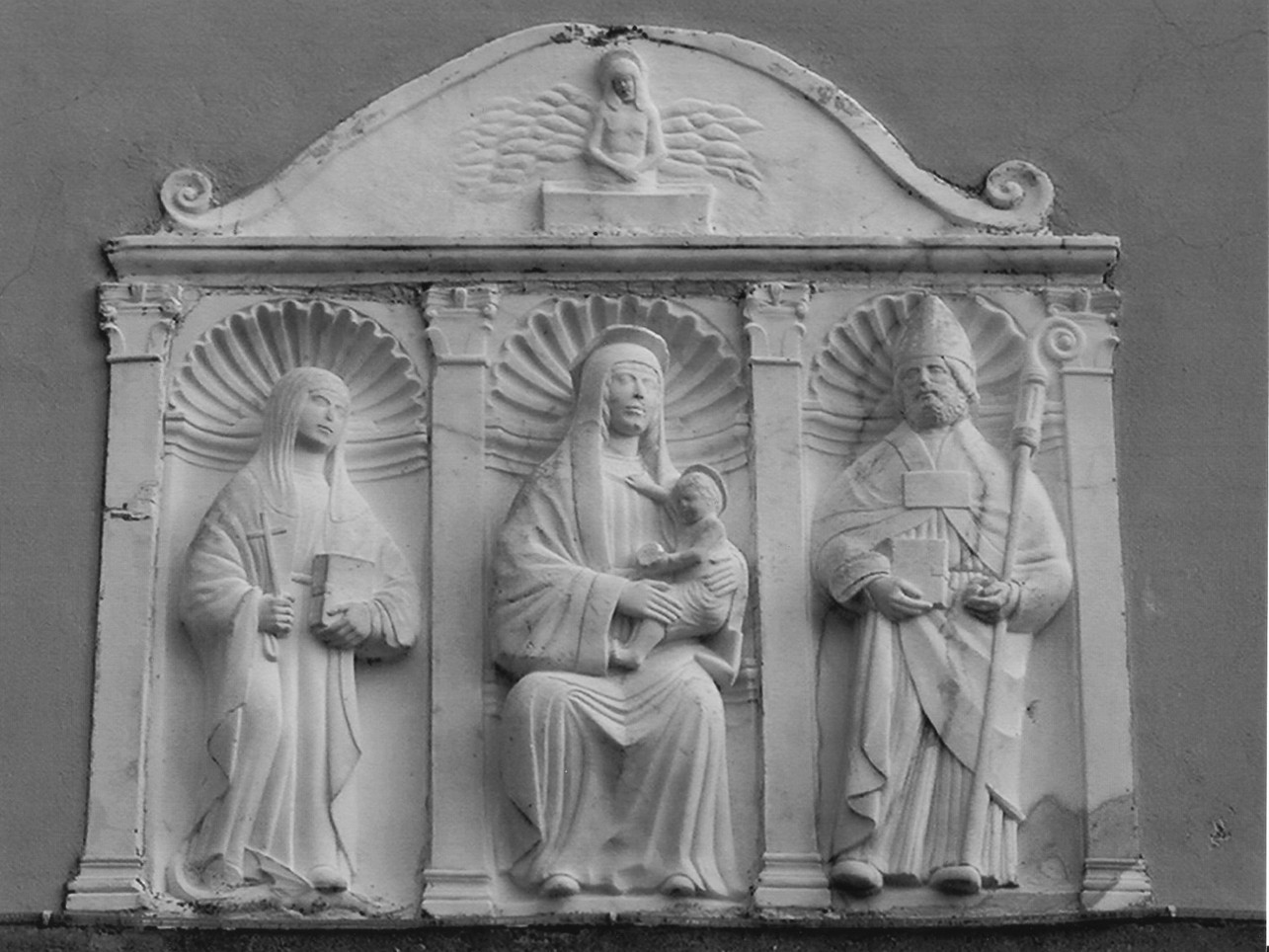 Madonna con Bambino Santa Margherita e San Nicolò (rilievo, opera isolata) - bottega ligure (inizio sec. XVI)