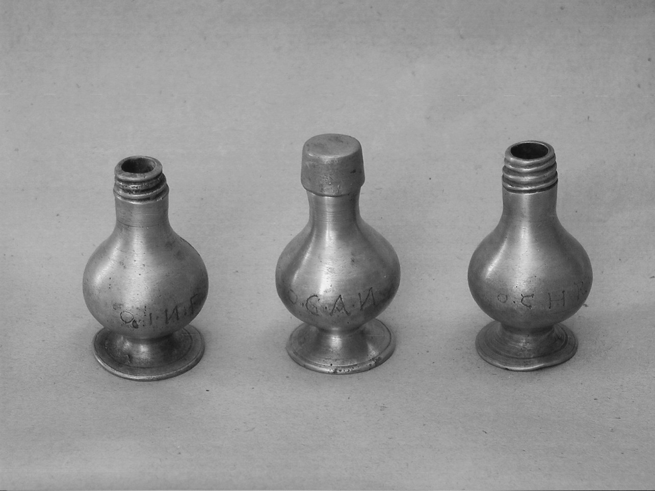 vasetti per oli santi, serie - bottega ligure (sec. XIX)