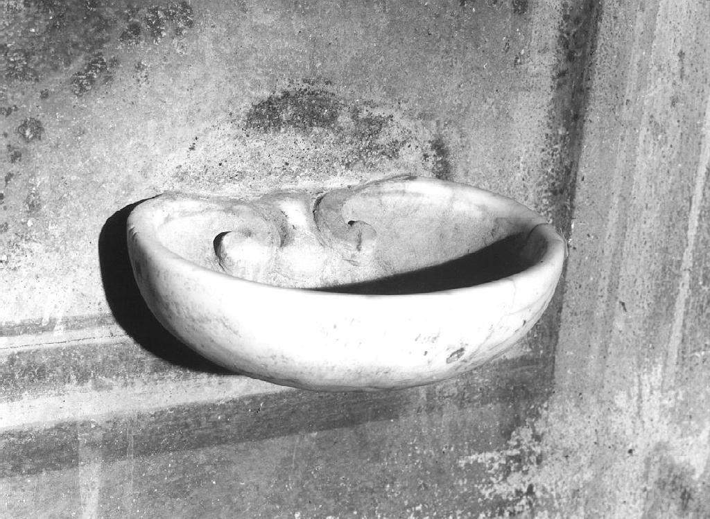 acquasantiera da parete, opera isolata - bottega ligure (seconda metà sec. XIX)