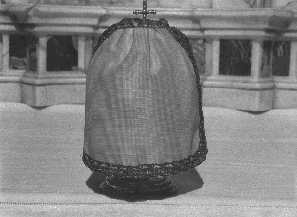 conopeo di pisside, opera isolata - manifattura ligure (sec. XIX)