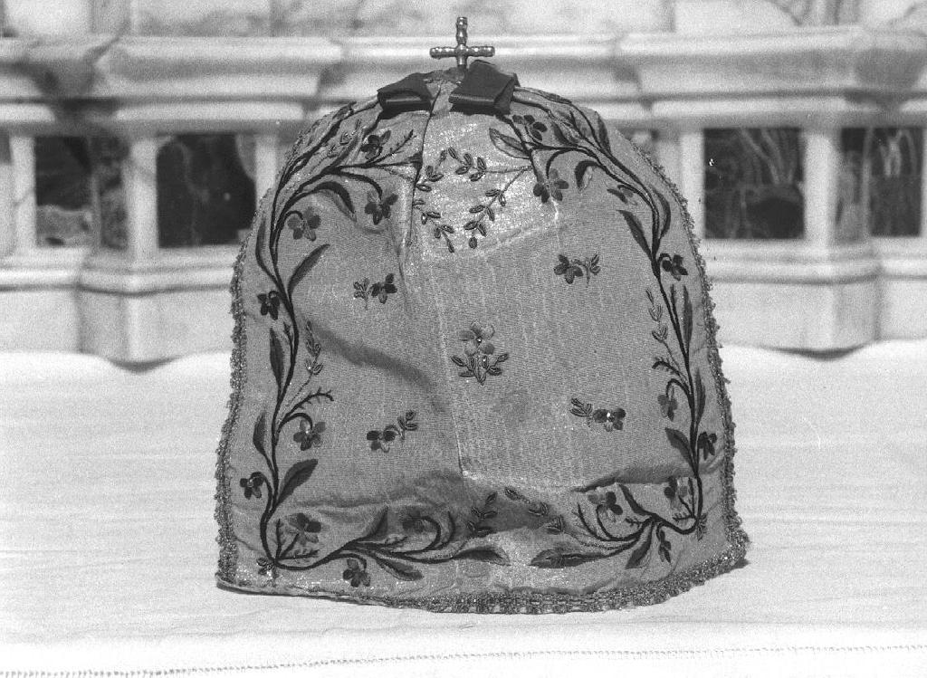 conopeo di pisside, opera isolata - manifattura ligure (sec. XIX)