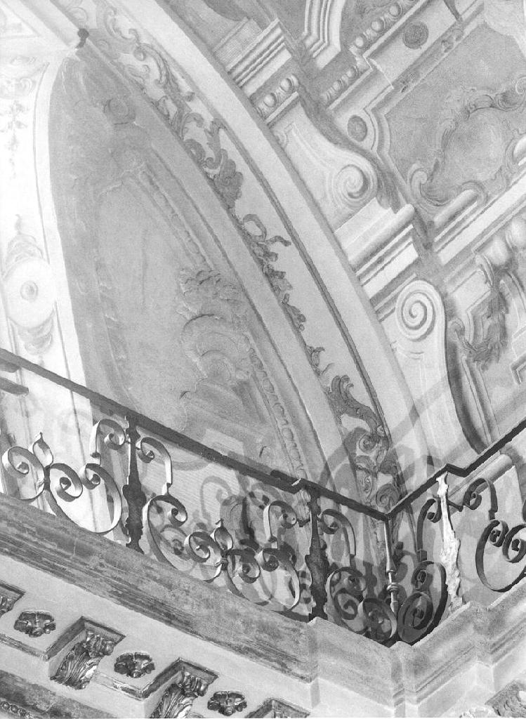 ANGELO CON VASO (decorazione plastica, serie) - ambito genovese (metà sec. XVIII)