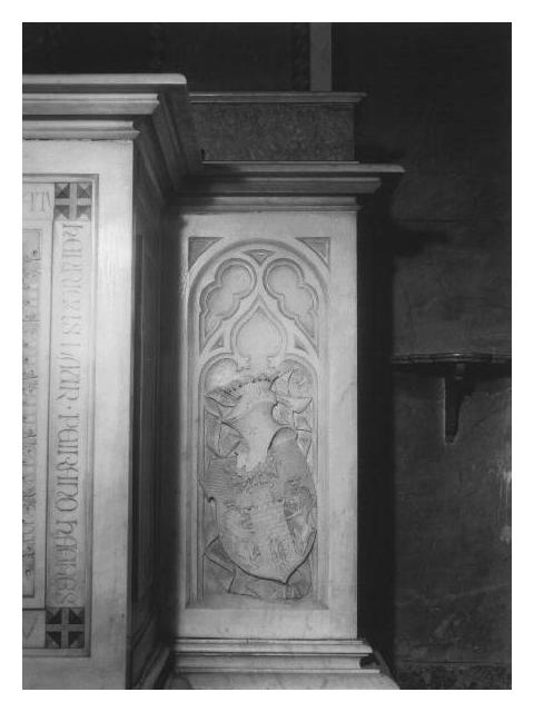 stemma gentilizio (rilievo, elemento d'insieme) di Fabbri Bartolomeo, Agrone Giuseppe (seconda metà sec. XIX)