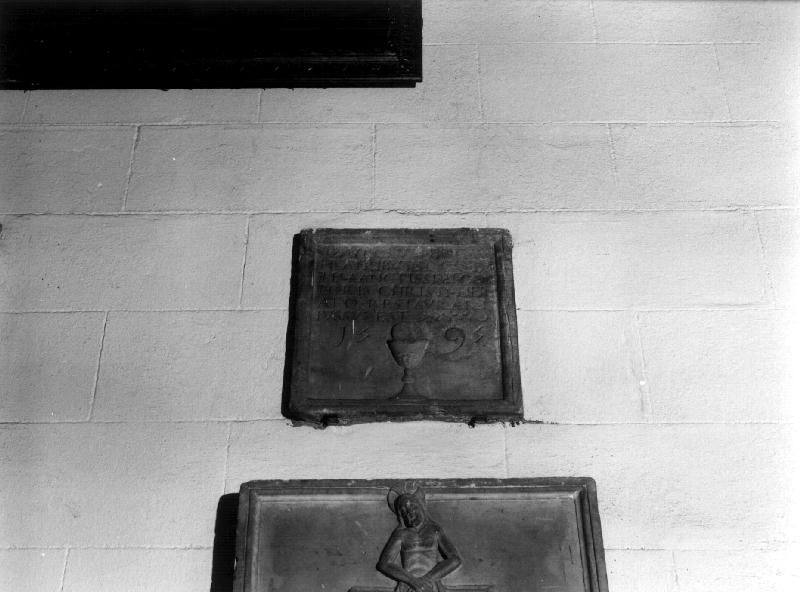 calice eucaristico (lapide, elemento d'insieme) - PRODUZIONE LIGURE (fine sec. XV)