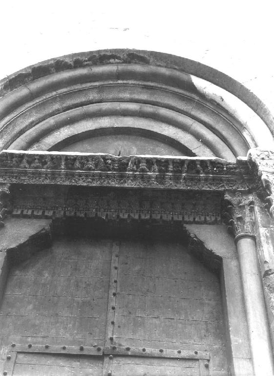 architrave, frammento - ambito romano (sec. III)